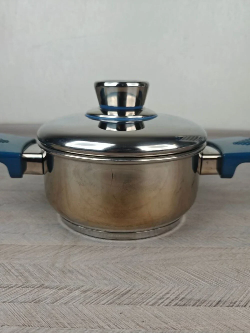 Air Core Walkaway Cookware Stainless Steel 1Qt Saucepan W/Lid Thermostat Blue